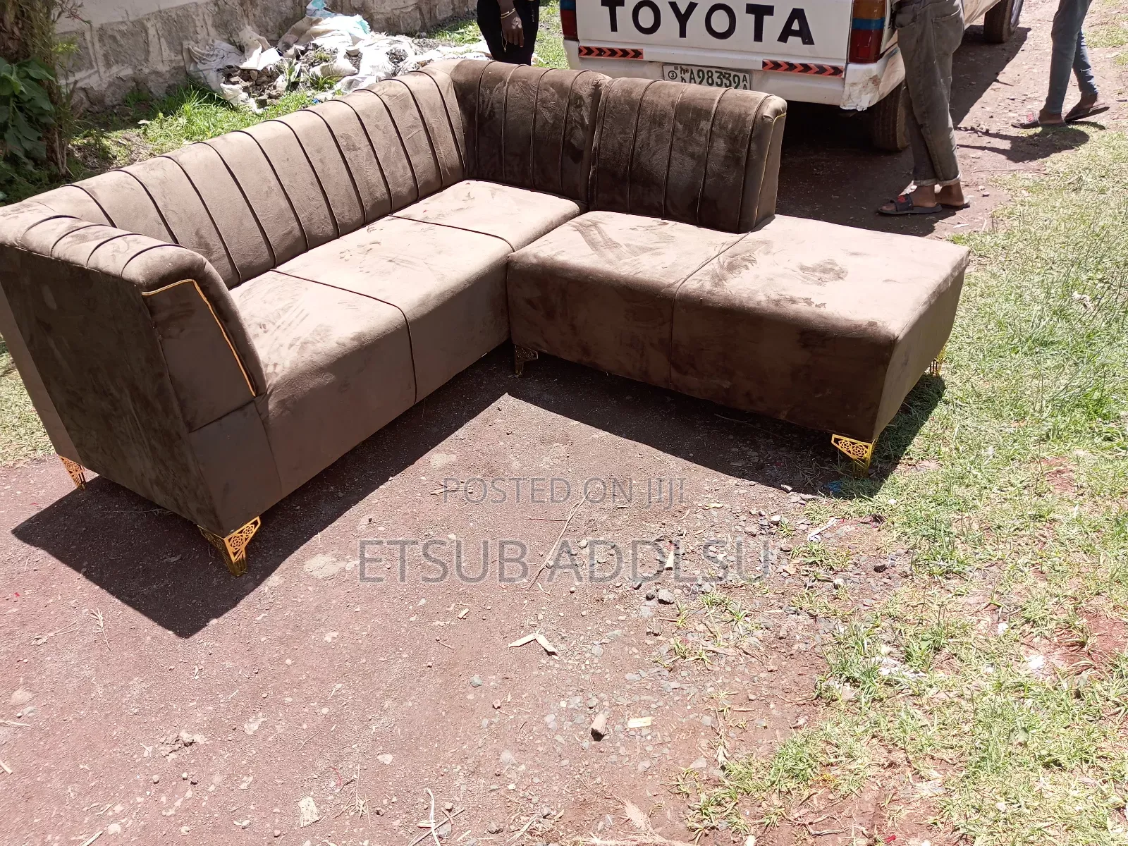 Sofa ለ ተጠባብ ቤት የሚሆን
