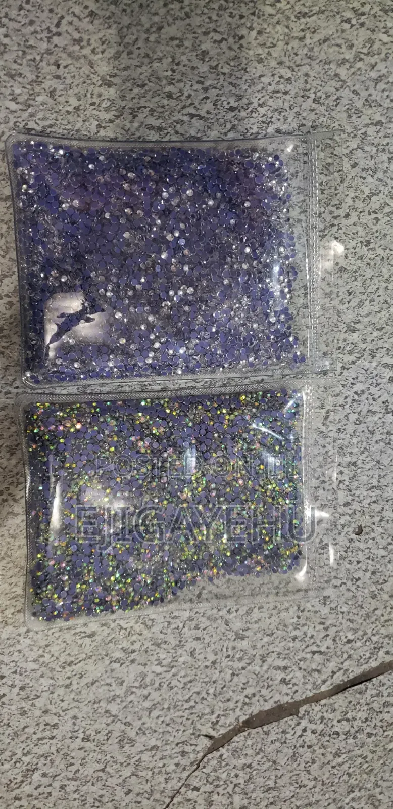 ፈርጥ ያበሻ ቀሚስና የተለያዩ ልብሶችጋ የሚለጠፍ ጌጥ