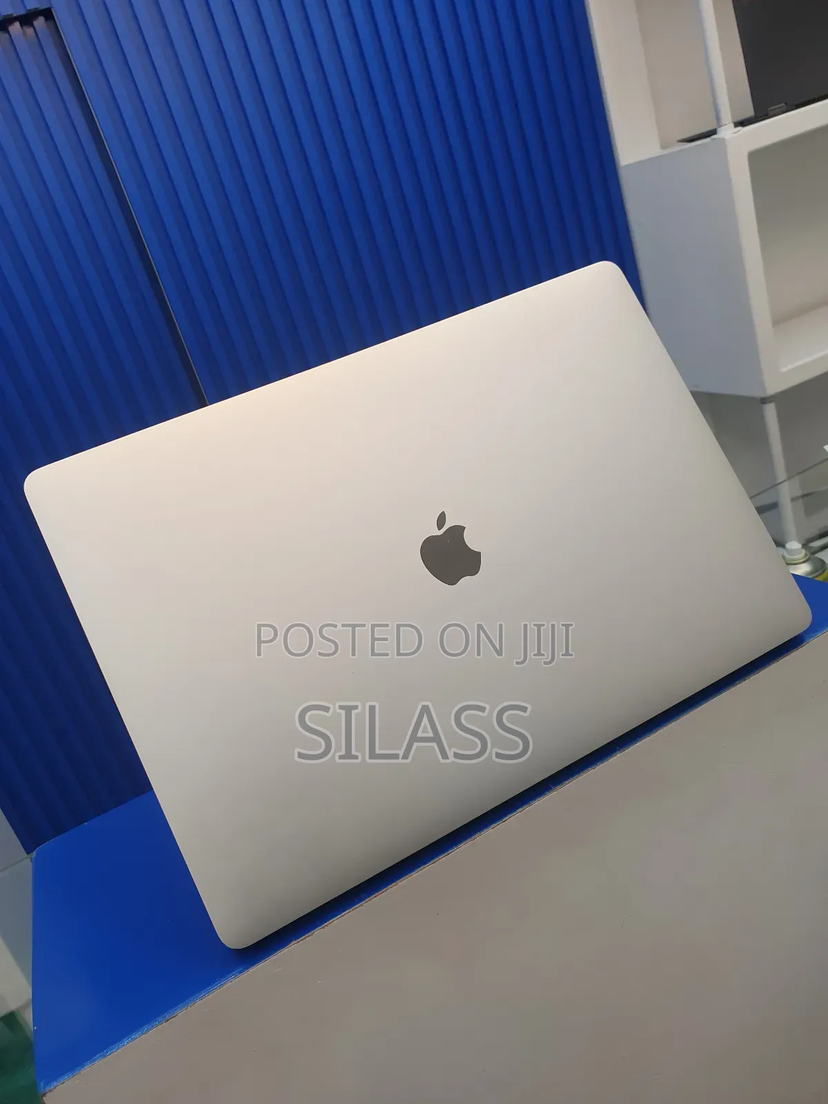 New Laptop Apple MacBook Pro 2019 16GB Intel Core I7 SSD 512GB