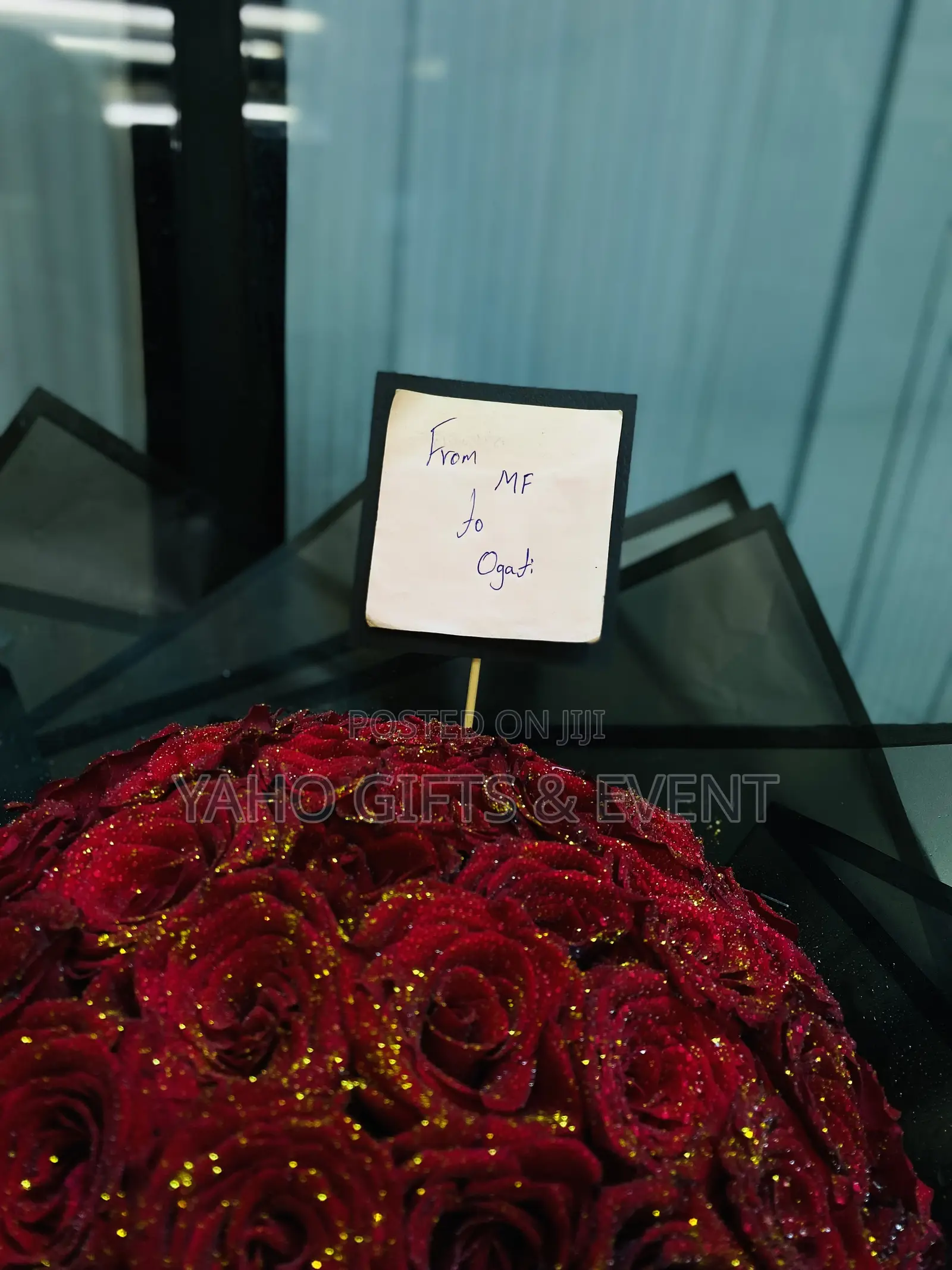 Roses Gift With 16psc Chocolate