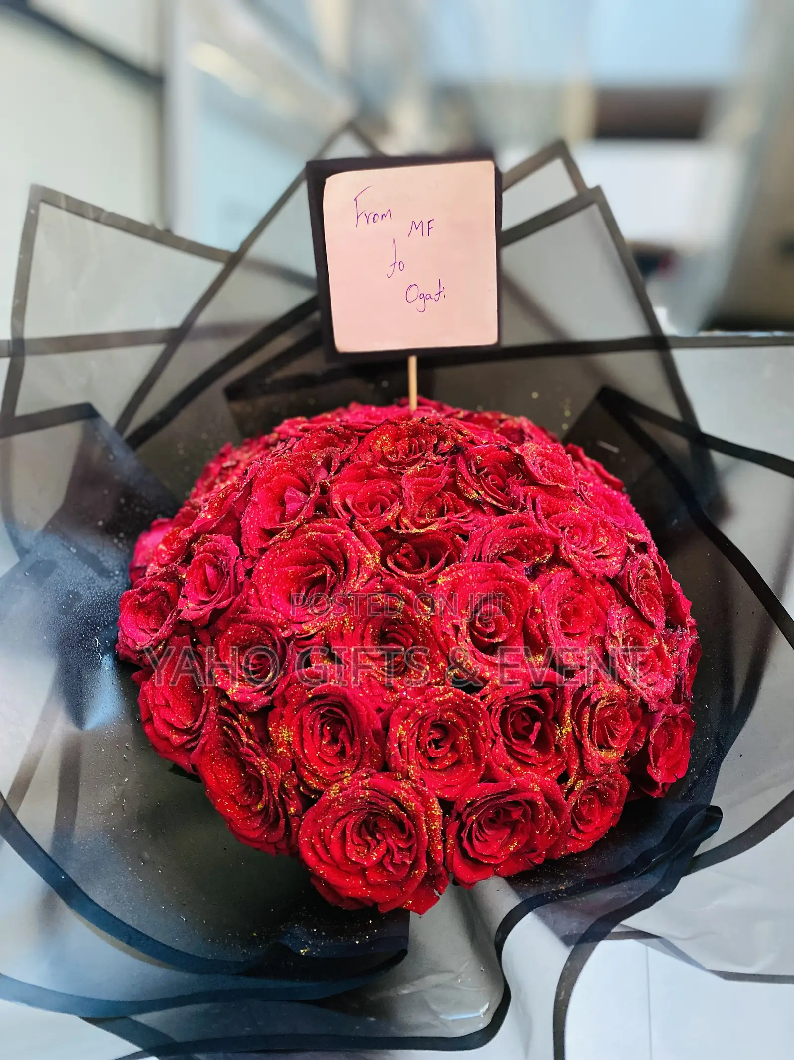 Roses Gift With 16psc Chocolate