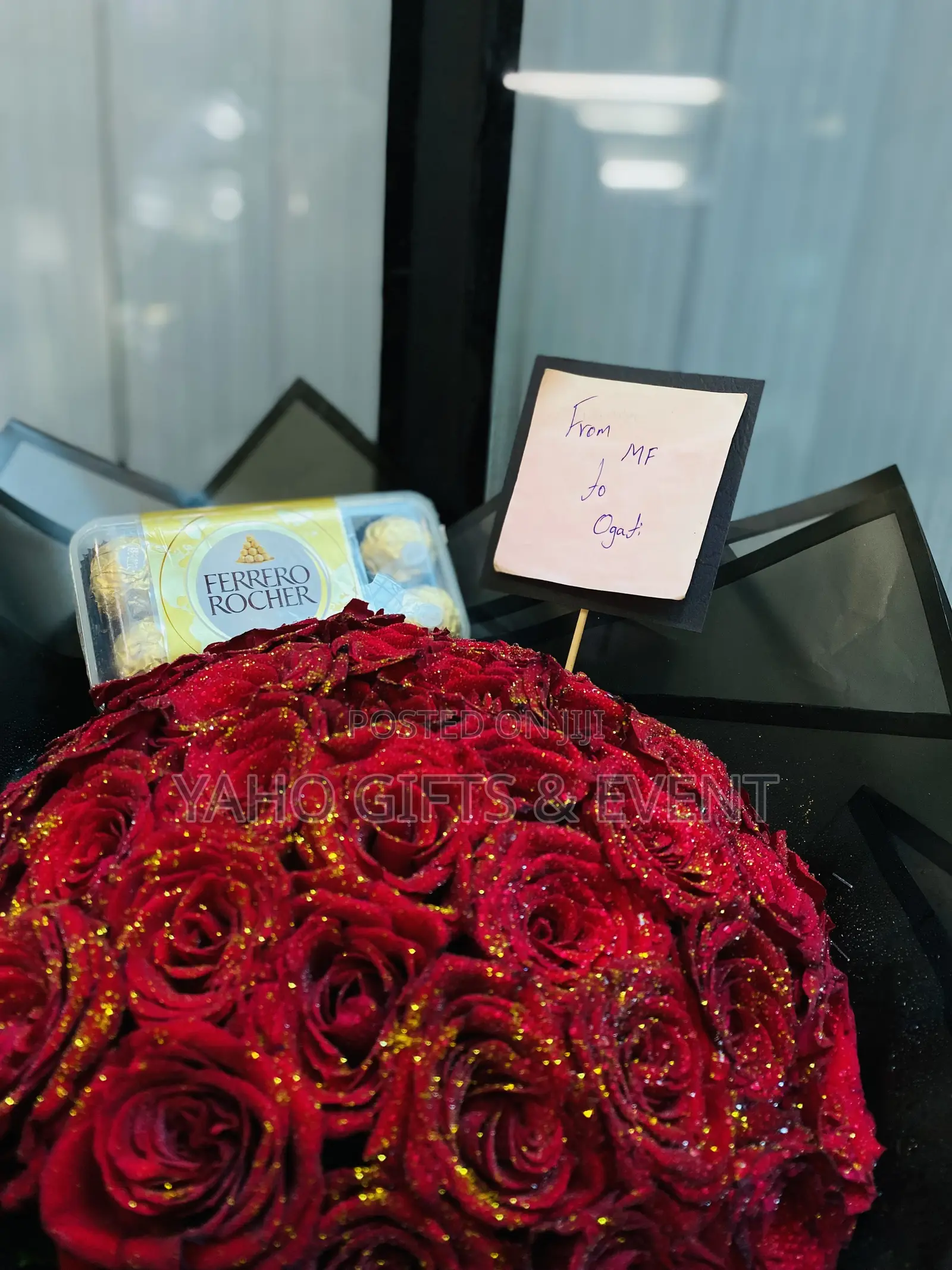 Roses Gift With 16psc Chocolate