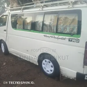Toyota HiAce 2011 Silver