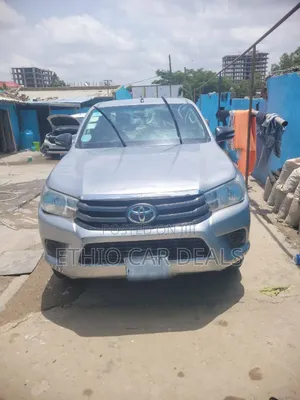 Photo - Toyota Hilux 2017 Silver