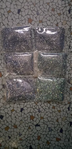 ፈርጥ(ያበሻ ቀሚስና የተለያዩ ልብሶችጋ የሚለጠፍ ጌጥ)