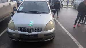 Photo - Toyota Vitz 2004 Silver