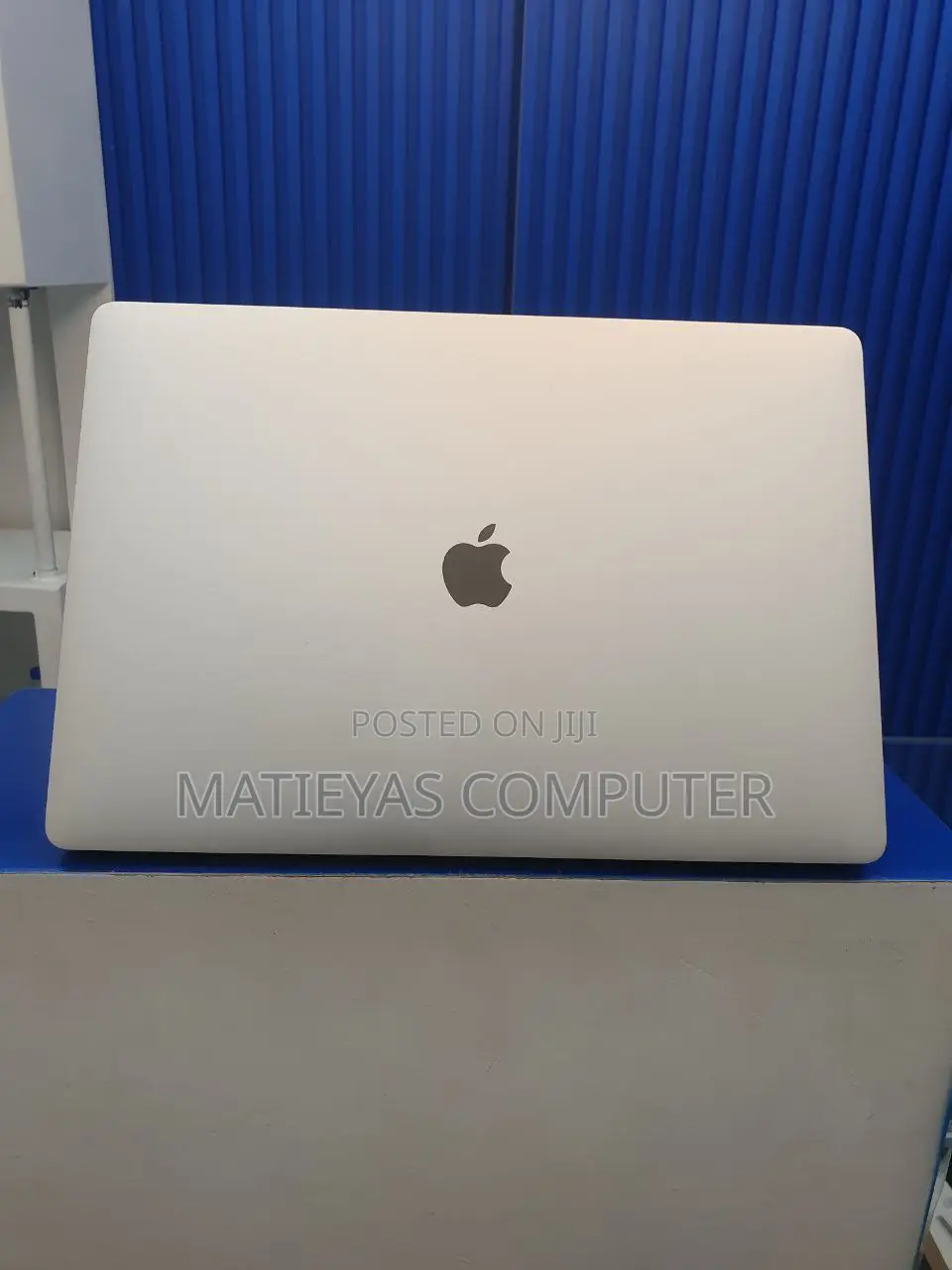 New Laptop Apple MacBook Pro 2019 16GB Intel Core I7 SSD 512GB