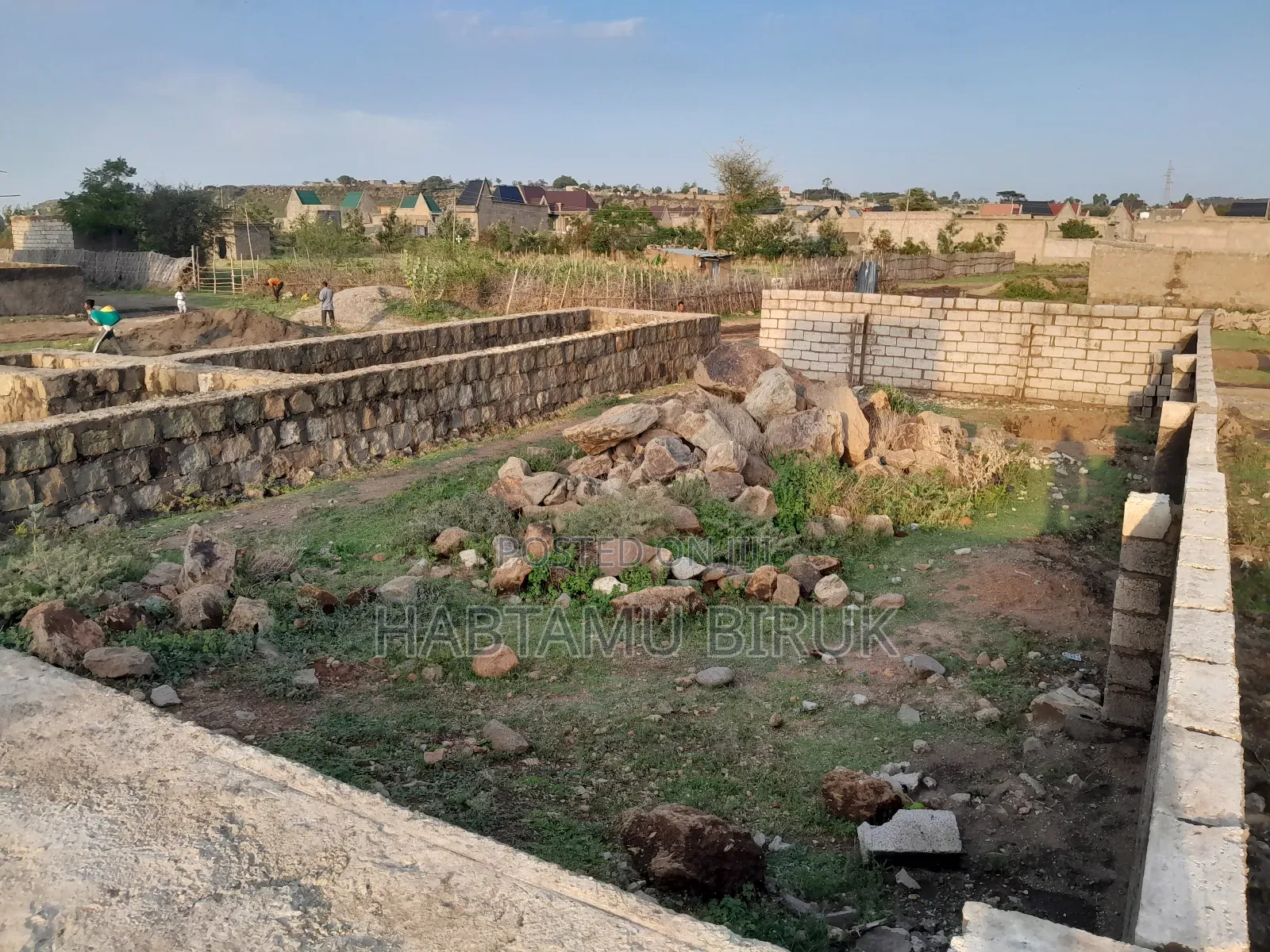 200 ካሬ የታጠረ ባዶ ቦታ