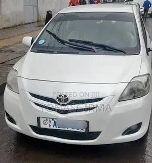Photo - Toyota Yaris 2007 White
