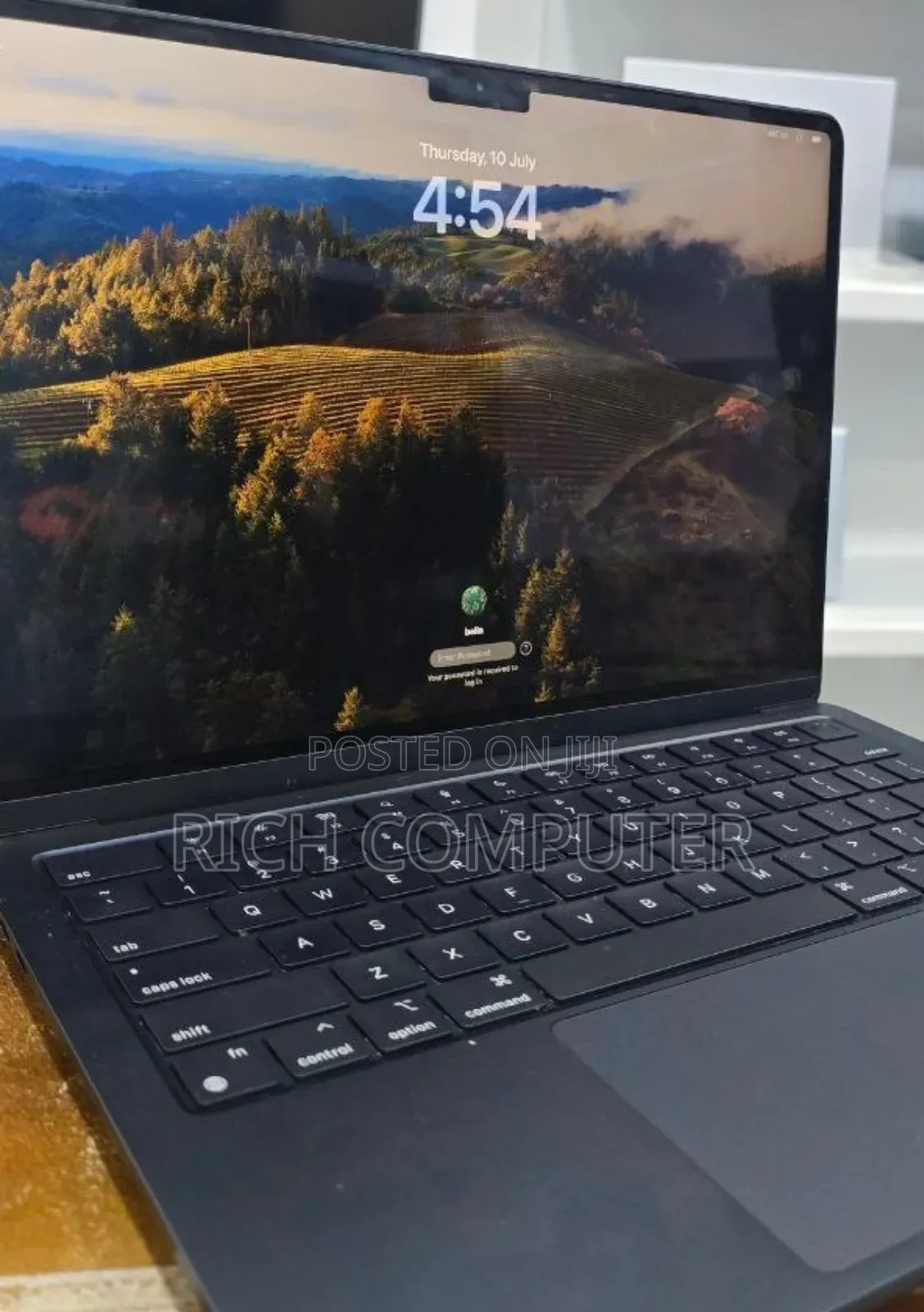 New Laptop Apple MacBook Air 2022 M2 8GB Intel Core I5 SSD 256GB