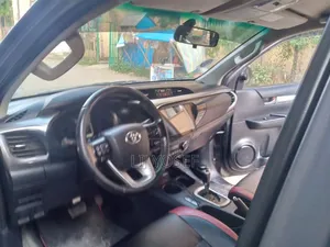 Toyota Hilux 2021 Gray