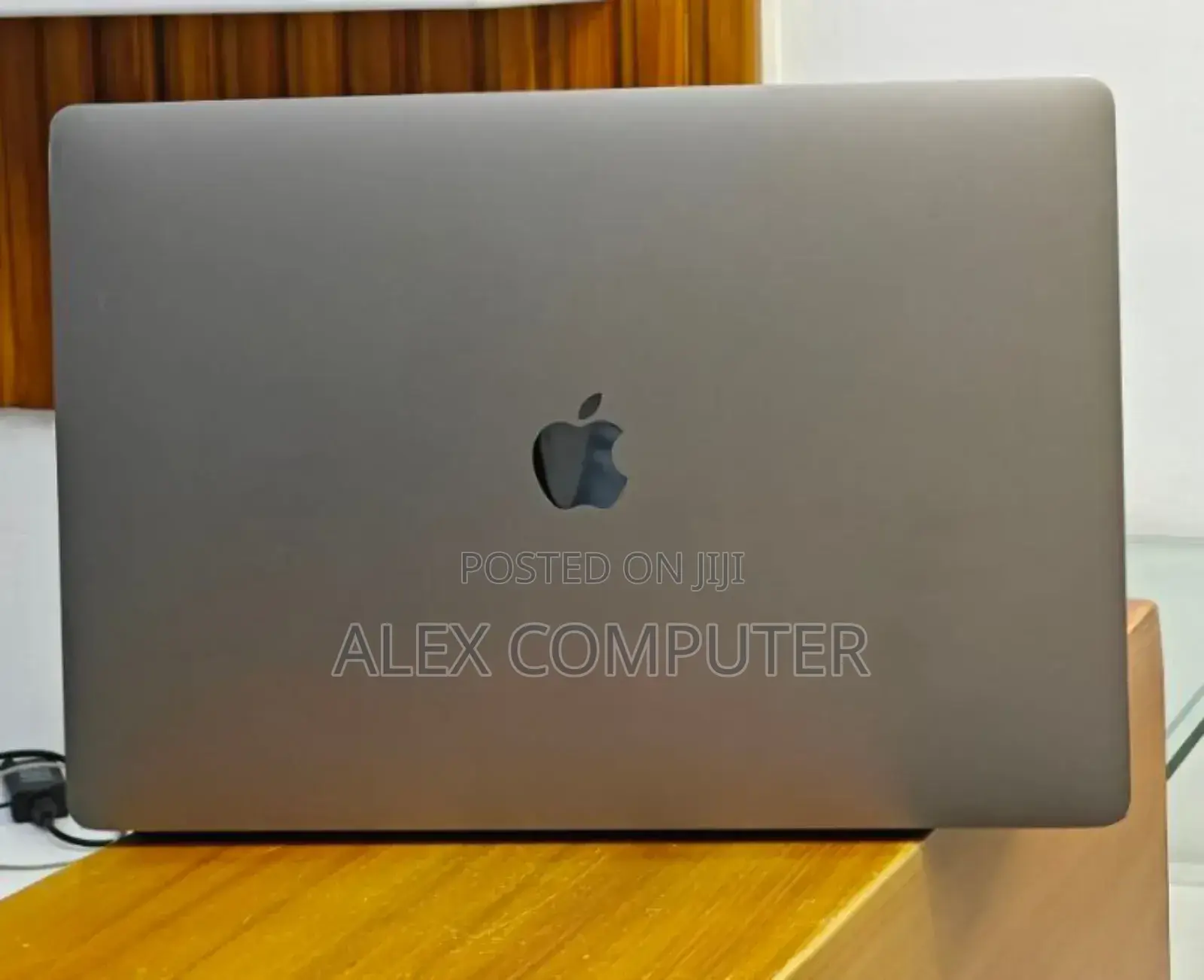 New Laptop Apple MacBook Pro 2019 16GB Intel Core I7 SSD 512GB