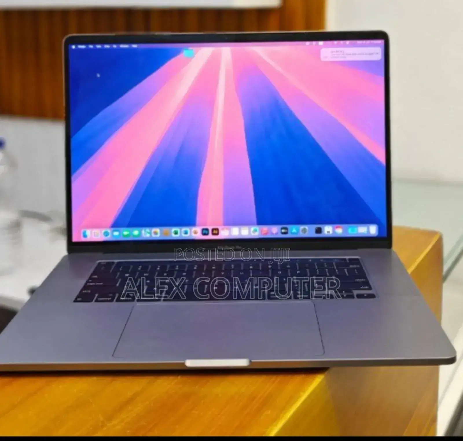 New Laptop Apple MacBook Pro 2019 16GB Intel Core I7 SSD 512GB
