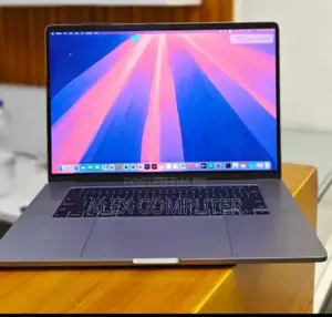 New Laptop Apple MacBook Pro 2019 16GB Intel Core I7 SSD 512GB