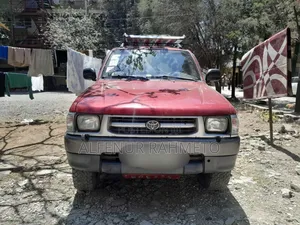 Photo - Toyota Hilux 2000 Red