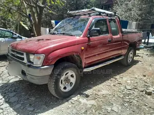 Toyota Hilux 2000 Red