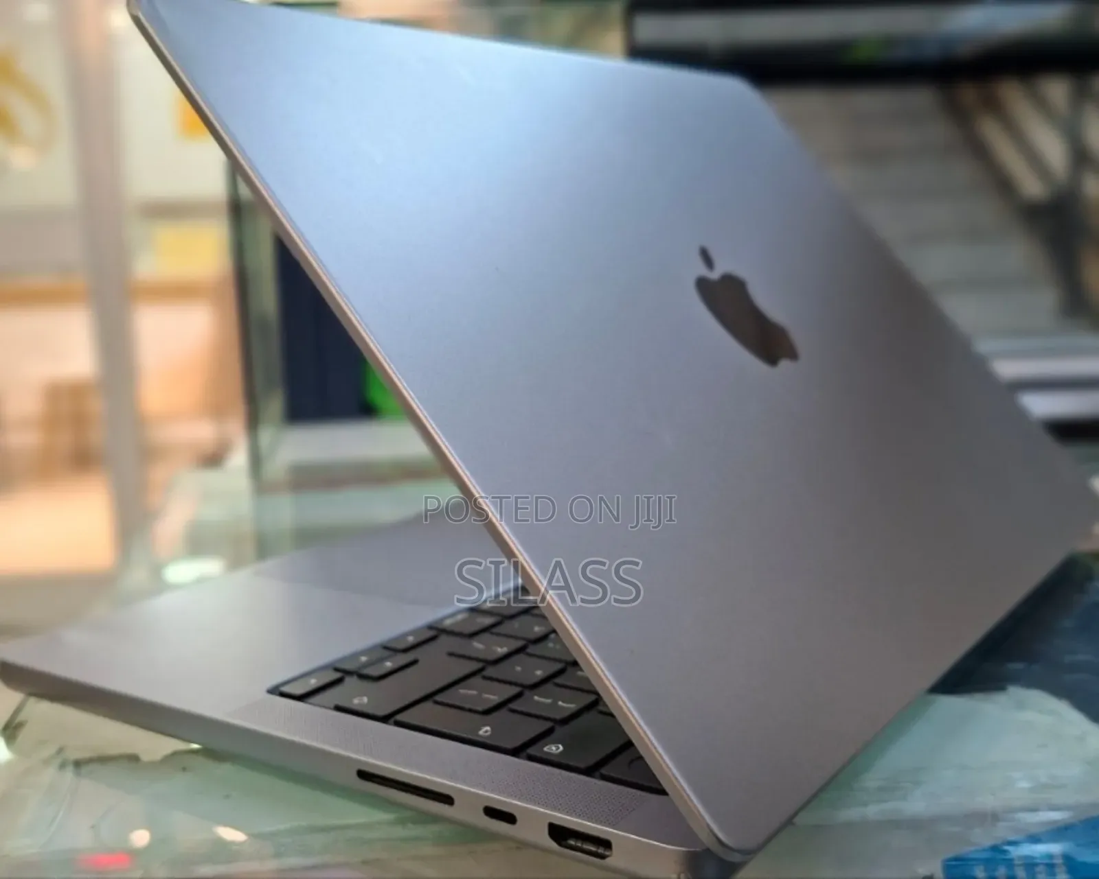 New Laptop Apple MacBook Pro M1 16GB Apple M1 Pro SSD 512GB