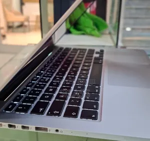 New Laptop Apple MacBook Pro 2019 8GB Intel Core I5 SSD 256GB