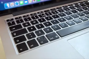 New Laptop Apple MacBook Pro 2019 8GB Intel Core I5 SSD 256GB