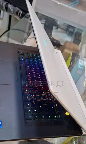 New Laptop Alienware M17x R2 32GB Intel Core I7 SSD 1T