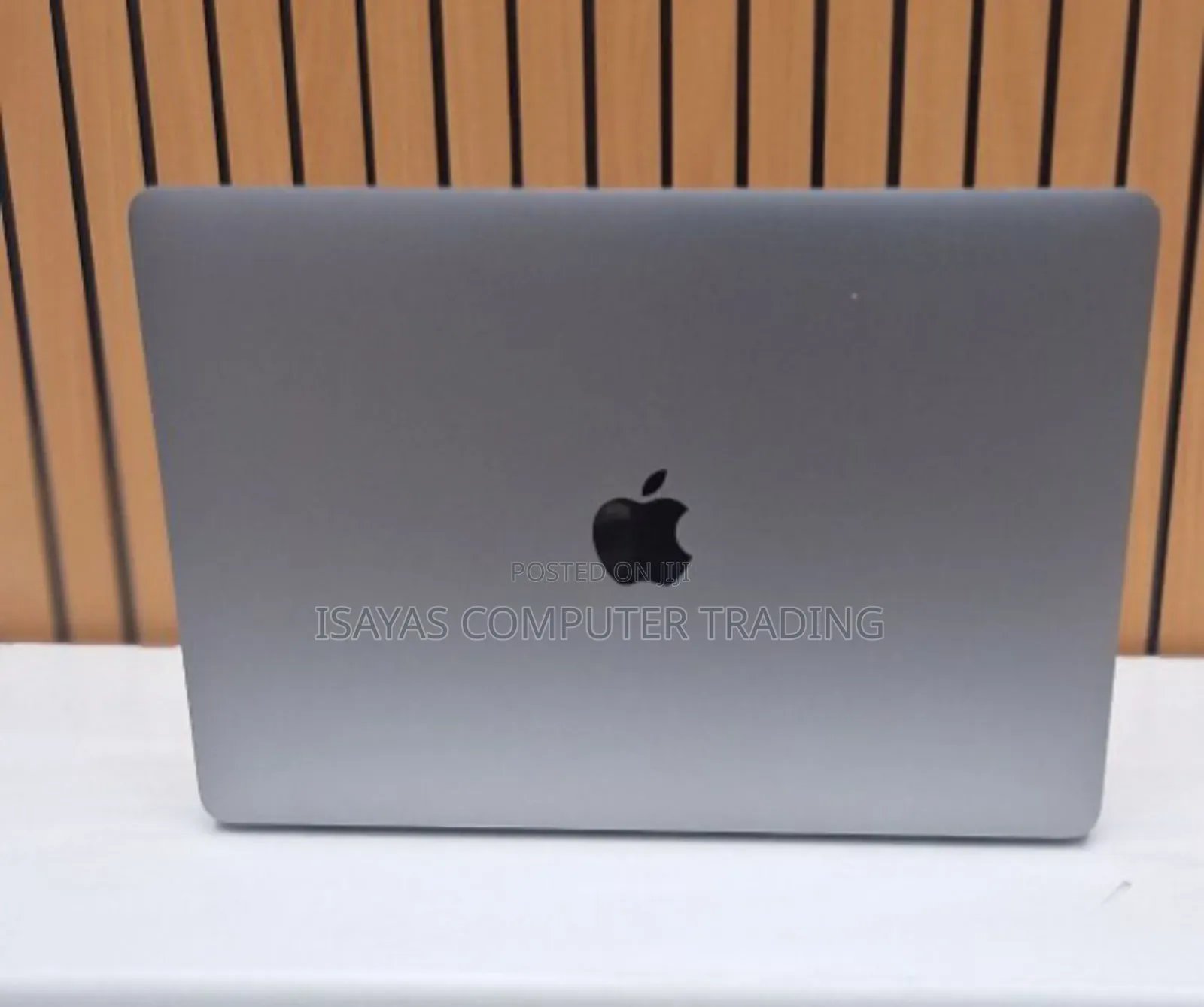 New Laptop Apple MacBook Pro 2020 8GB Intel Core I7 SSD 256GB