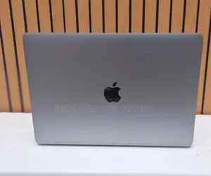 New Laptop Apple MacBook Pro 2020 8GB Intel Core I7 SSD 256GB