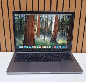 New Laptop Apple MacBook Pro 2020 8GB Intel Core I7 SSD 256GB