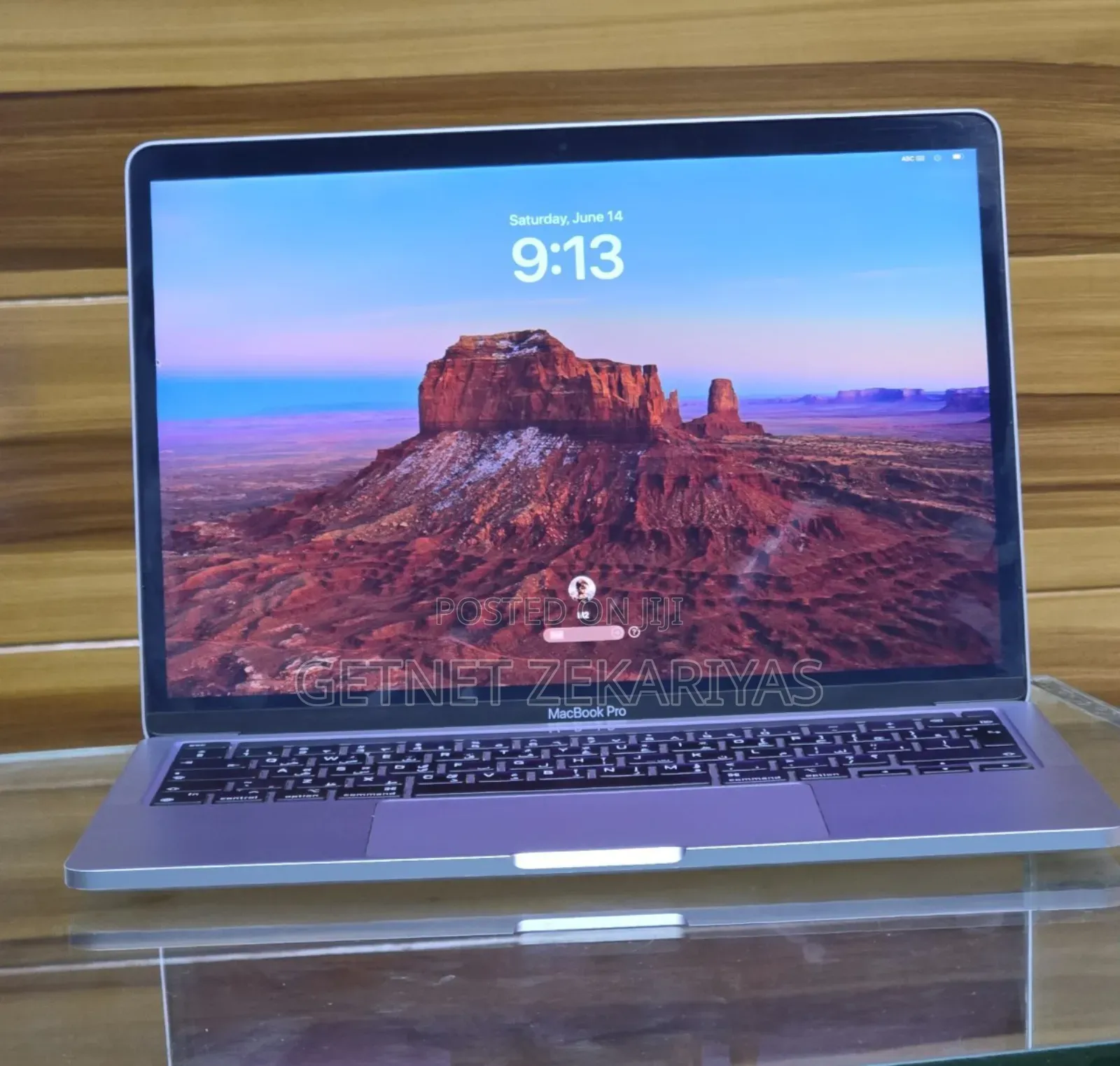 New Laptop Apple MacBook Pro 2022 M2 8GB Apple M2 SSD 256GB