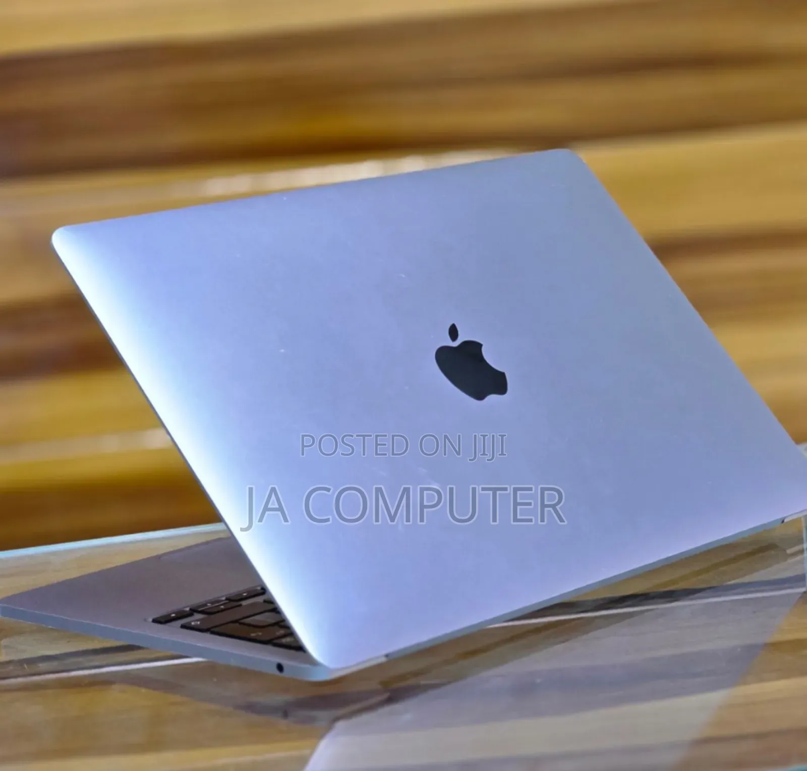 New Laptop Apple MacBook Pro 2022 M2 8GB Apple M2 SSD 256GB