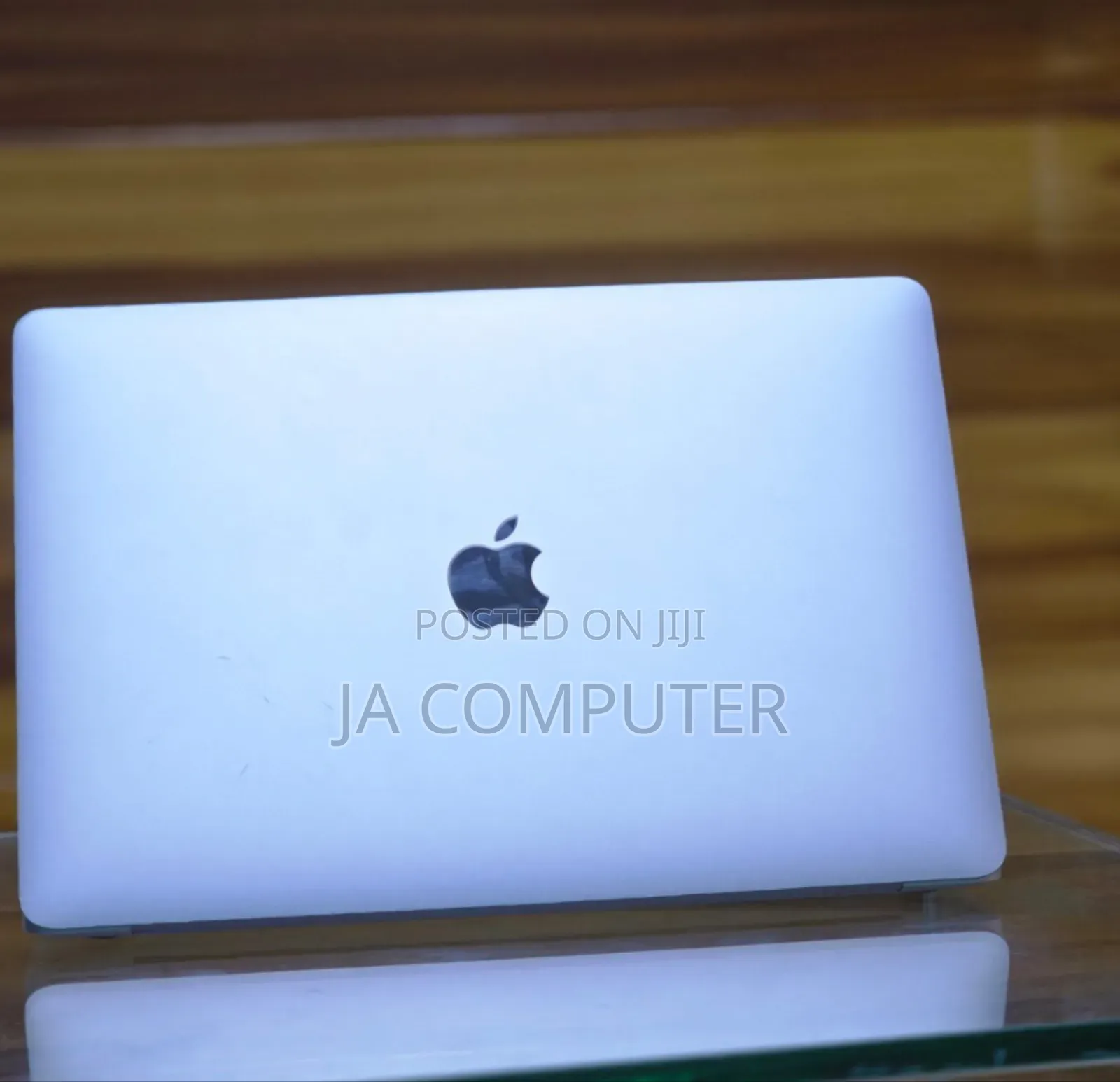 New Laptop Apple MacBook Pro 2022 M2 8GB Apple M2 SSD 256GB