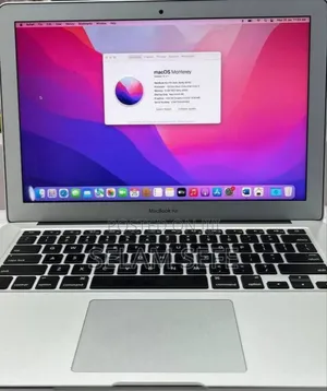 New Laptop Apple MacBook Pro 2017 8GB Intel Core I7 SSD 256GB
