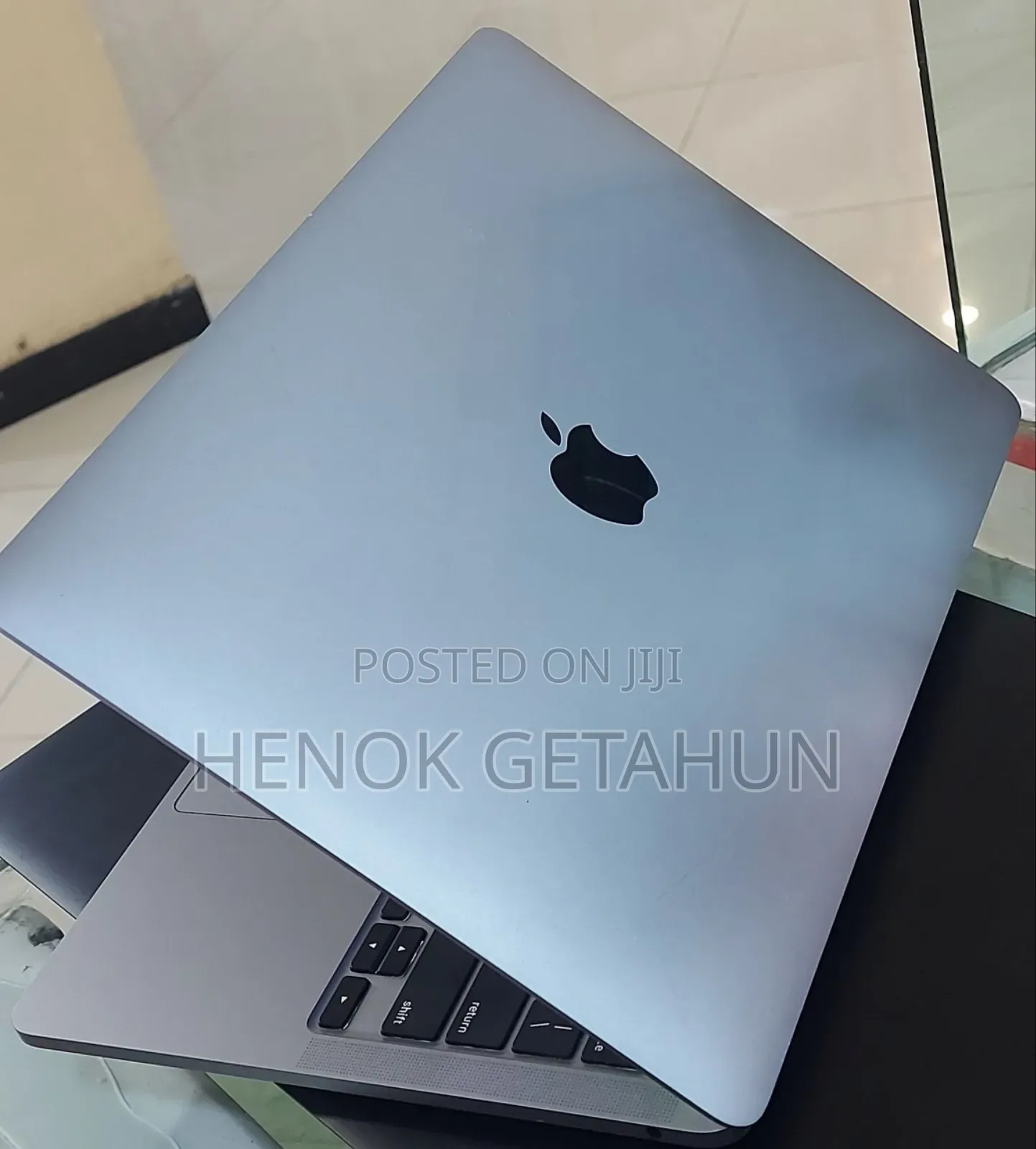 New Laptop Apple MacBook Pro 2022 M2 8GB Apple M2 SSD 256GB