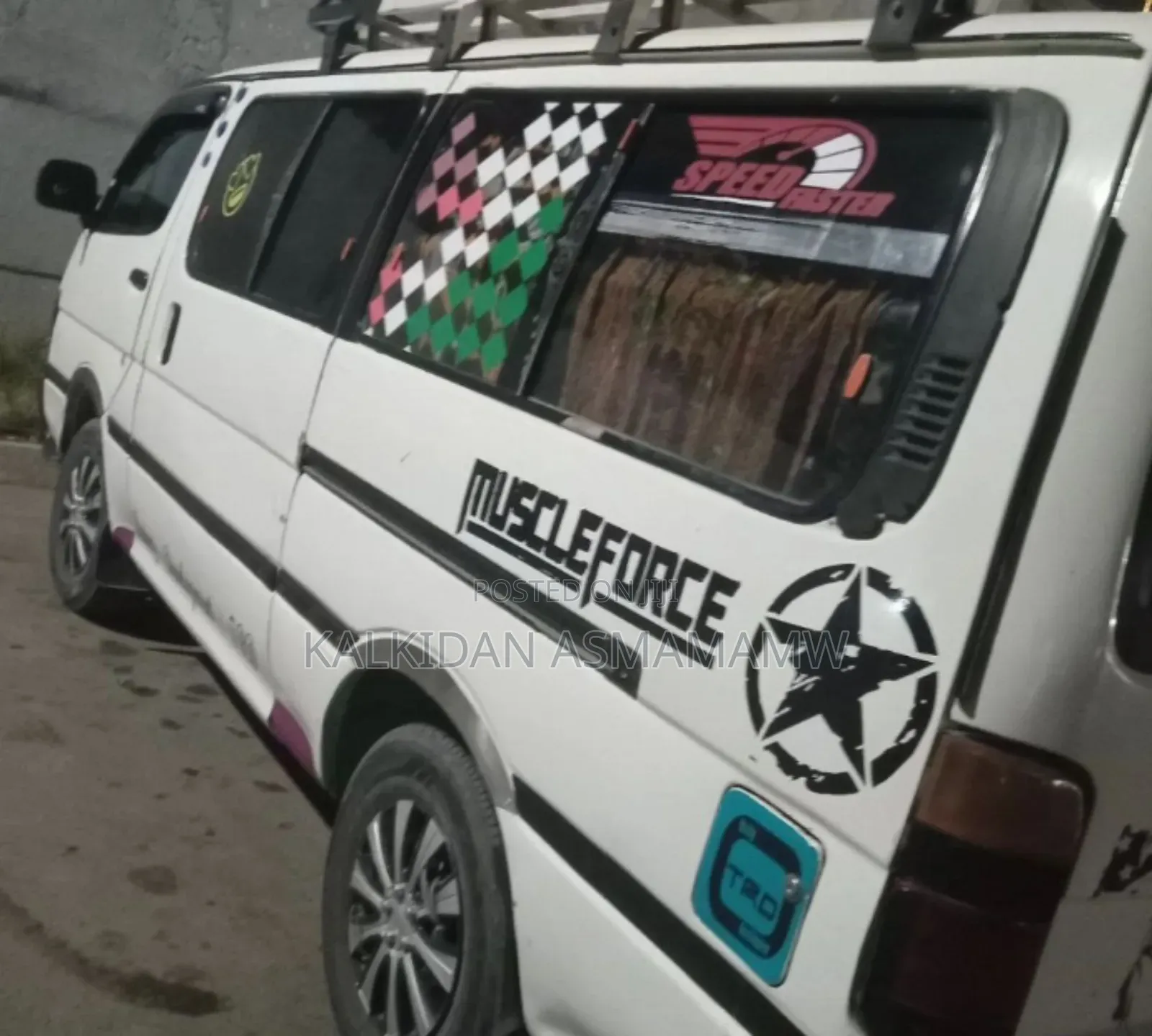 Toyota HiAce 1988 White