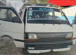 Toyota HiAce 1988 White