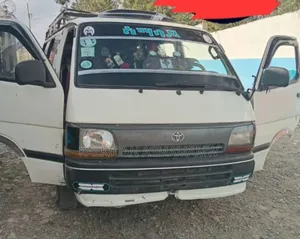 Toyota HiAce 1988 White