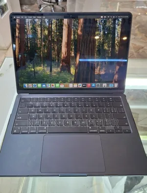 New Laptop Apple MacBook Air 2022 M2 8GB Apple M1 SSD 256GB