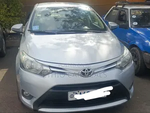 Photo - Toyota Yaris 2016 Silver
