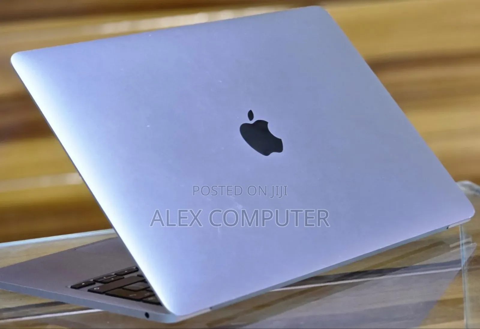 New Laptop Apple MacBook Pro 2022 M2 8GB Apple M2 SSD 256GB