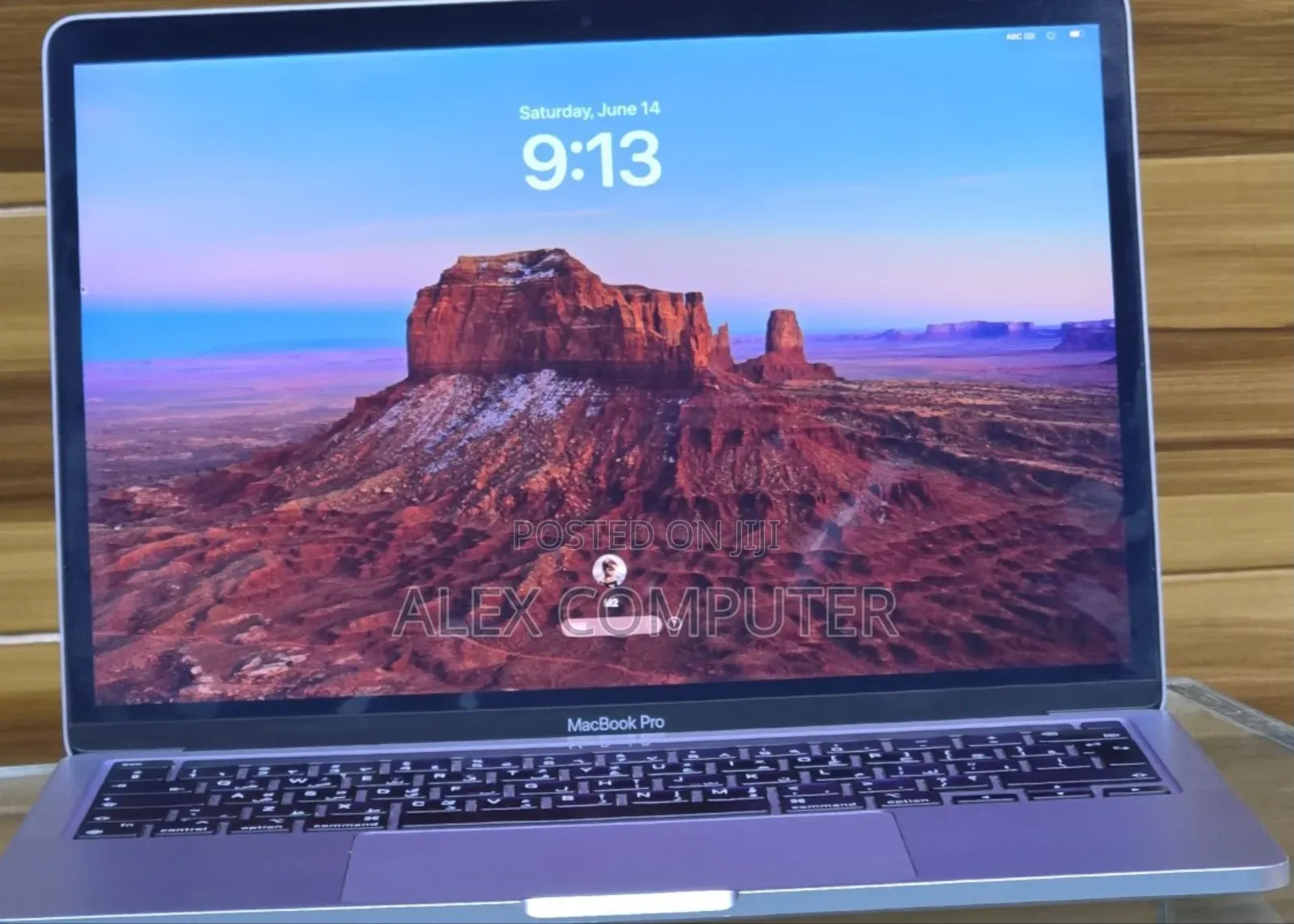 New Laptop Apple MacBook Pro 2022 M2 8GB Apple M2 SSD 256GB