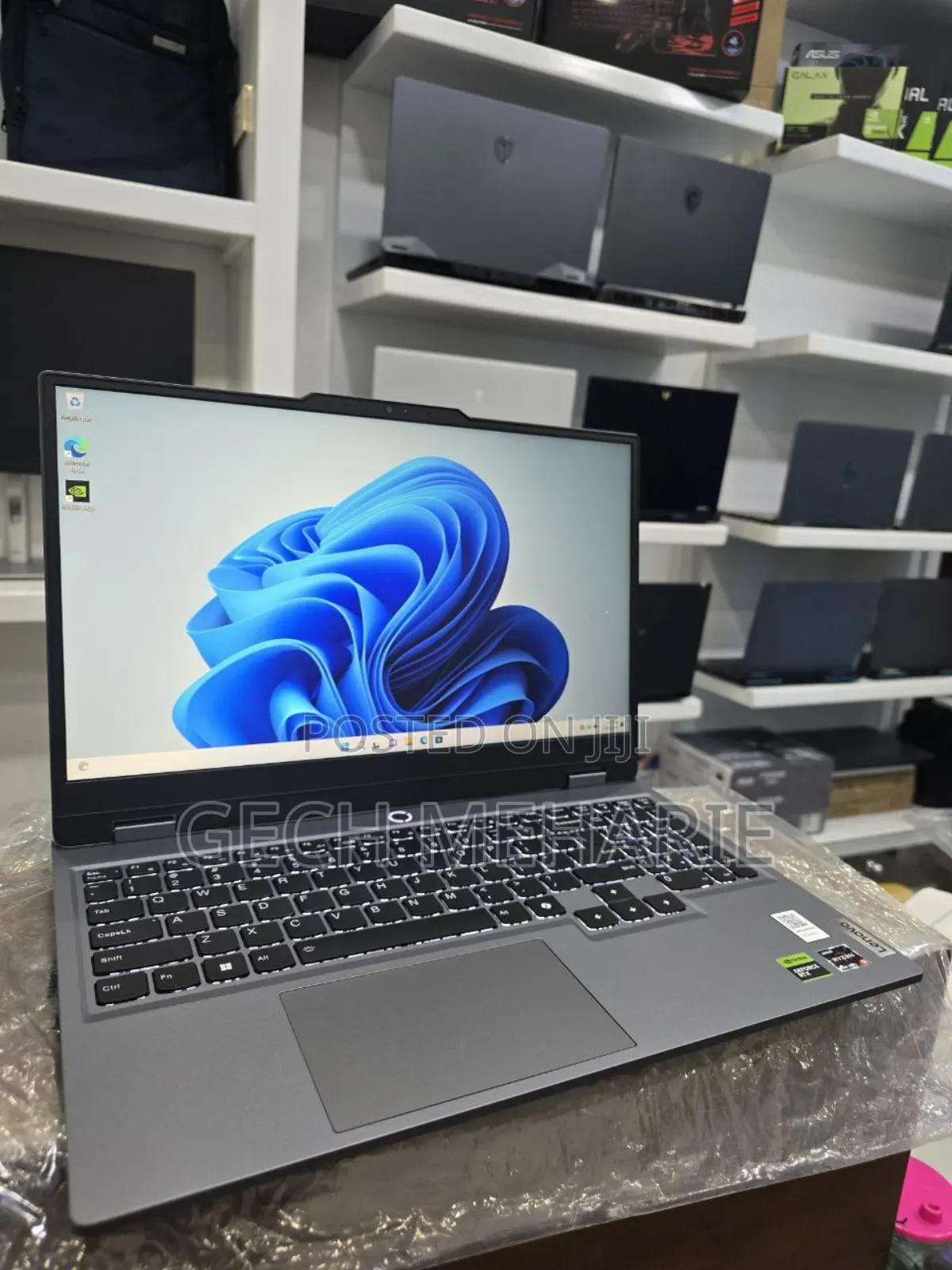 New Laptop Lenovo LOQ 15IRH8 24GB AMD Ryzen 5 SSD 512GB