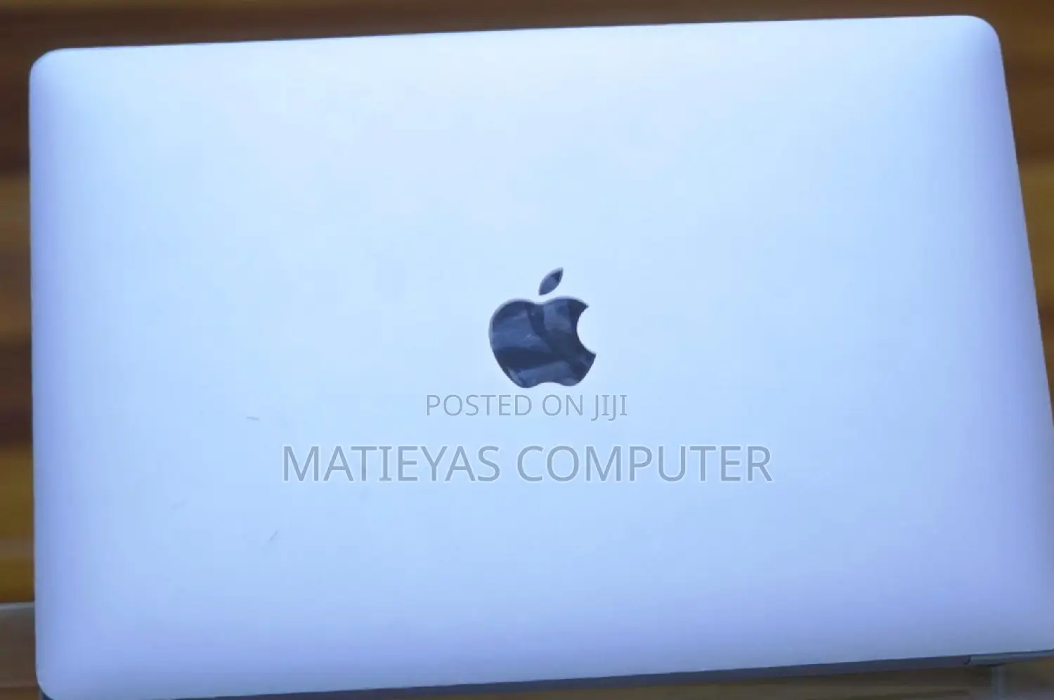 New Laptop Apple MacBook Pro 2022 M2 8GB Apple M2 SSD 256GB