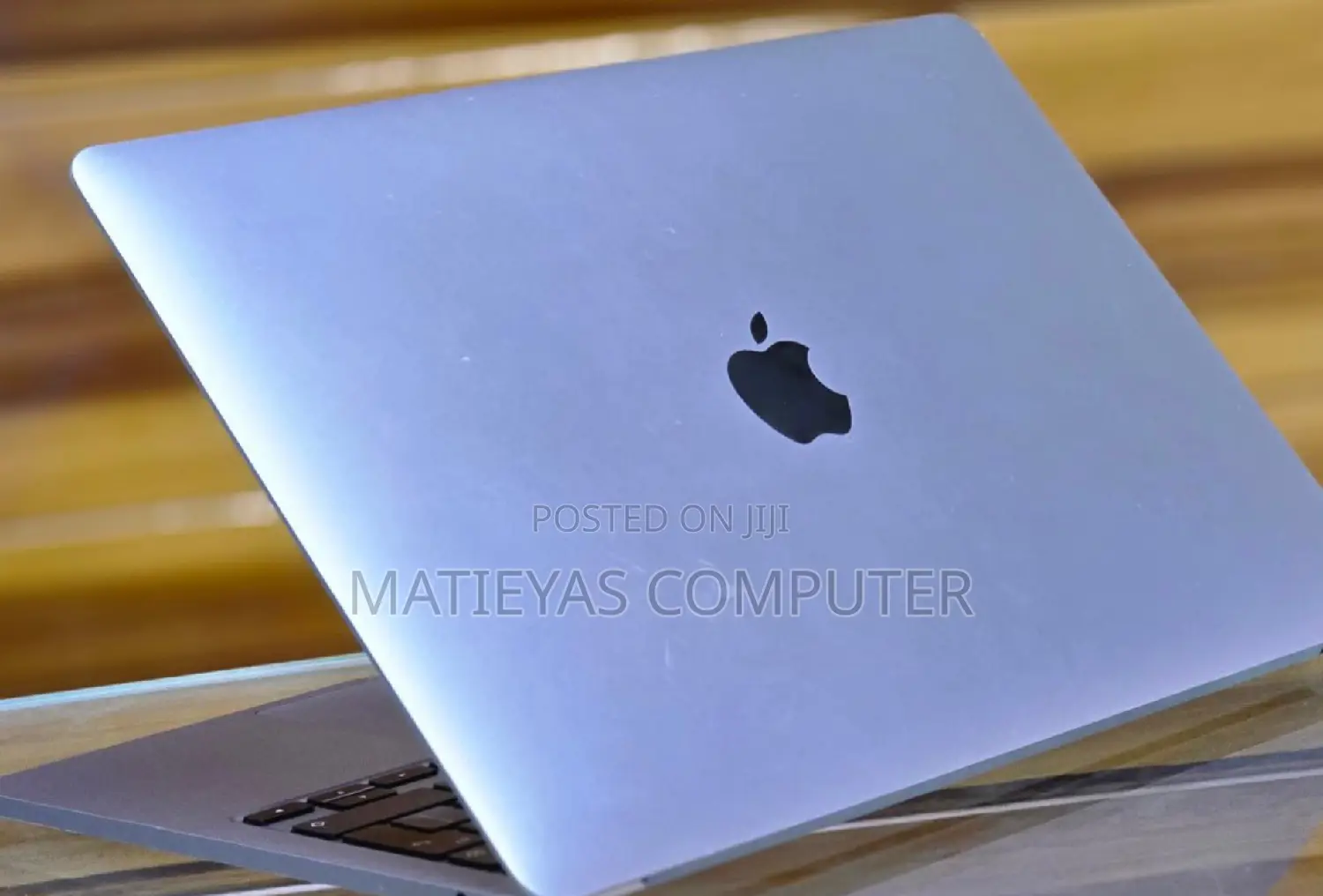 New Laptop Apple MacBook Pro 2022 M2 8GB Apple M2 SSD 256GB