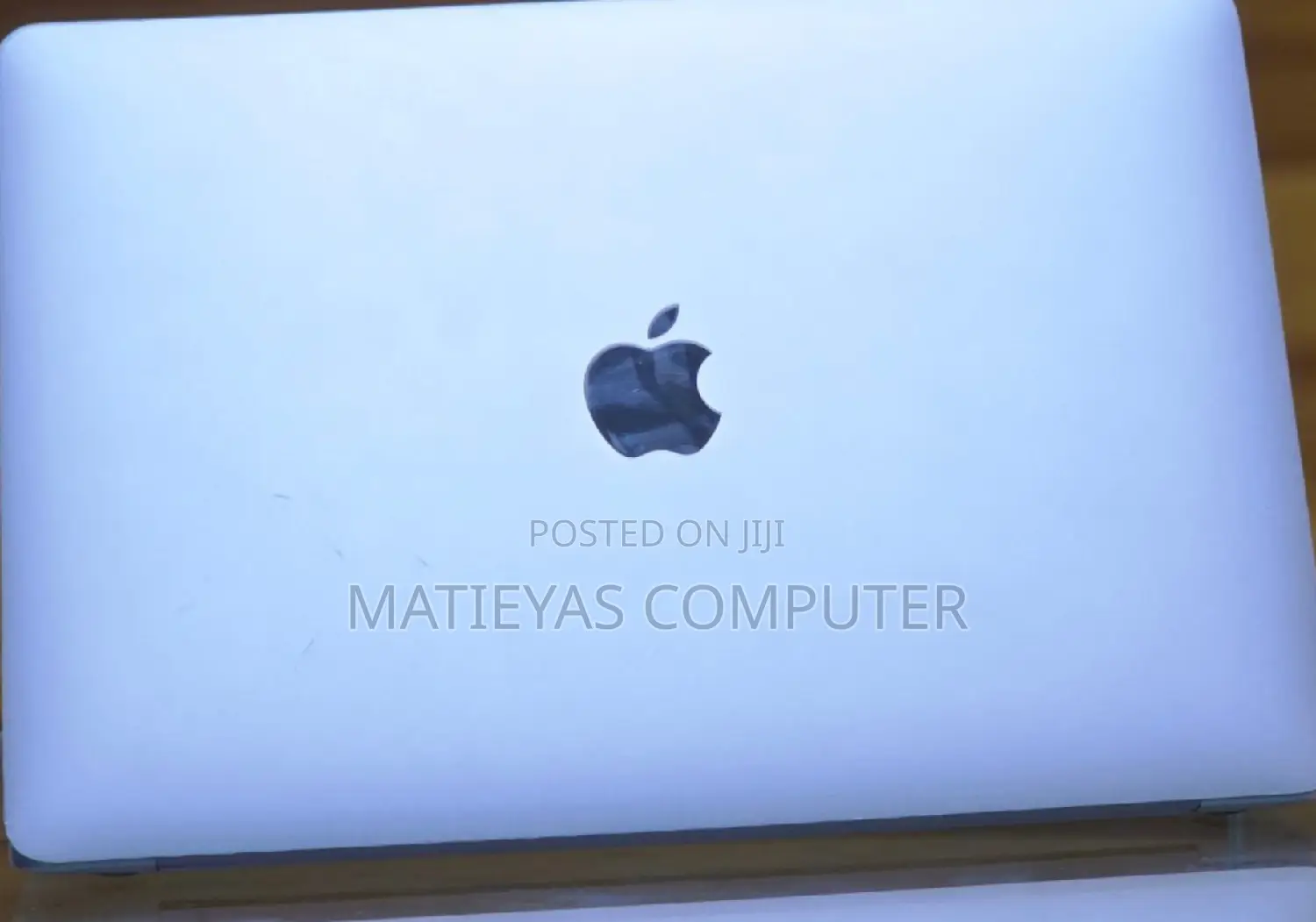 New Laptop Apple MacBook Pro 2022 M2 8GB Apple M2 SSD 256GB