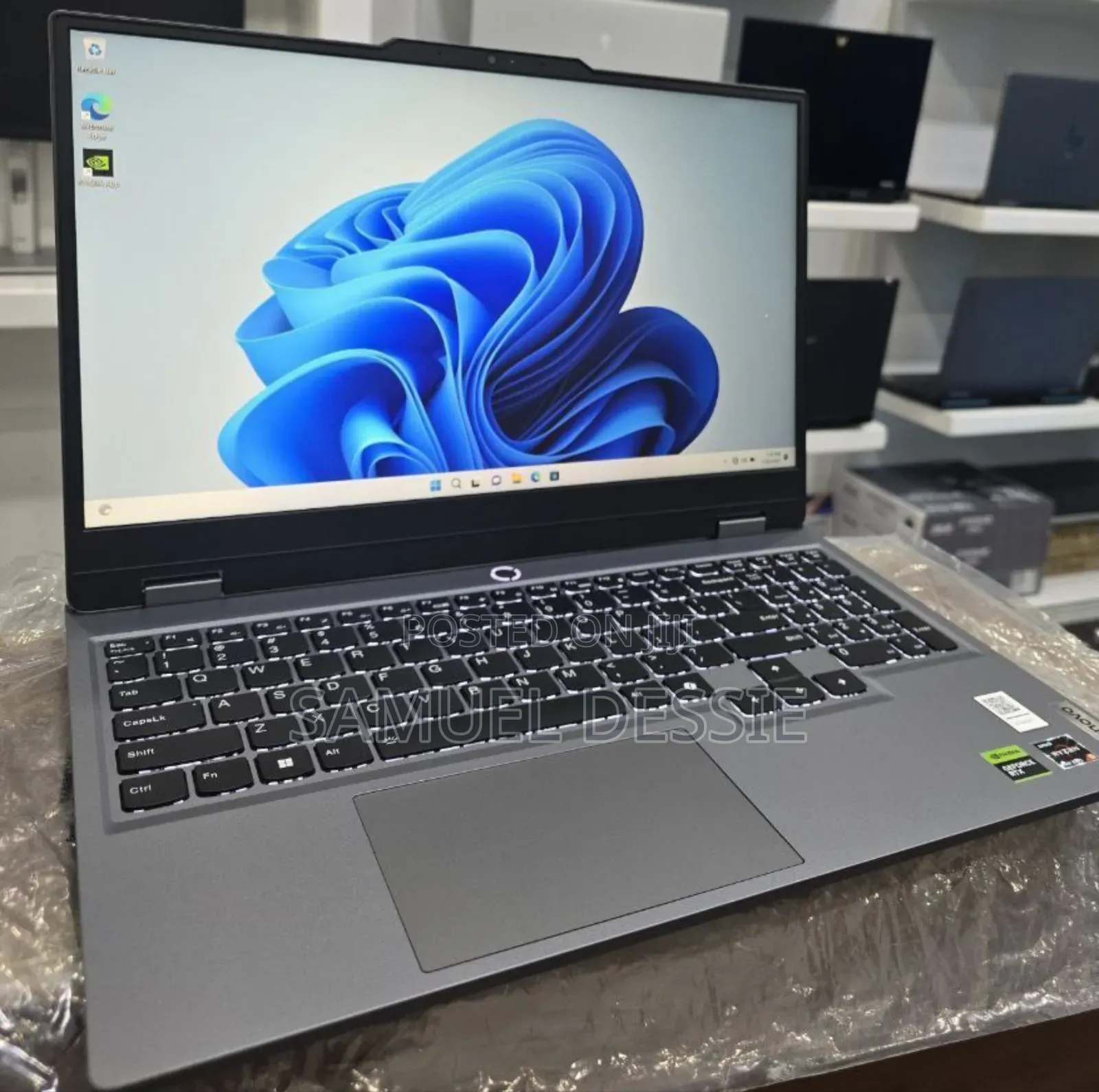 New Laptop Lenovo LOQ 15IRH8 24GB AMD Ryzen 5 SSD 512GB