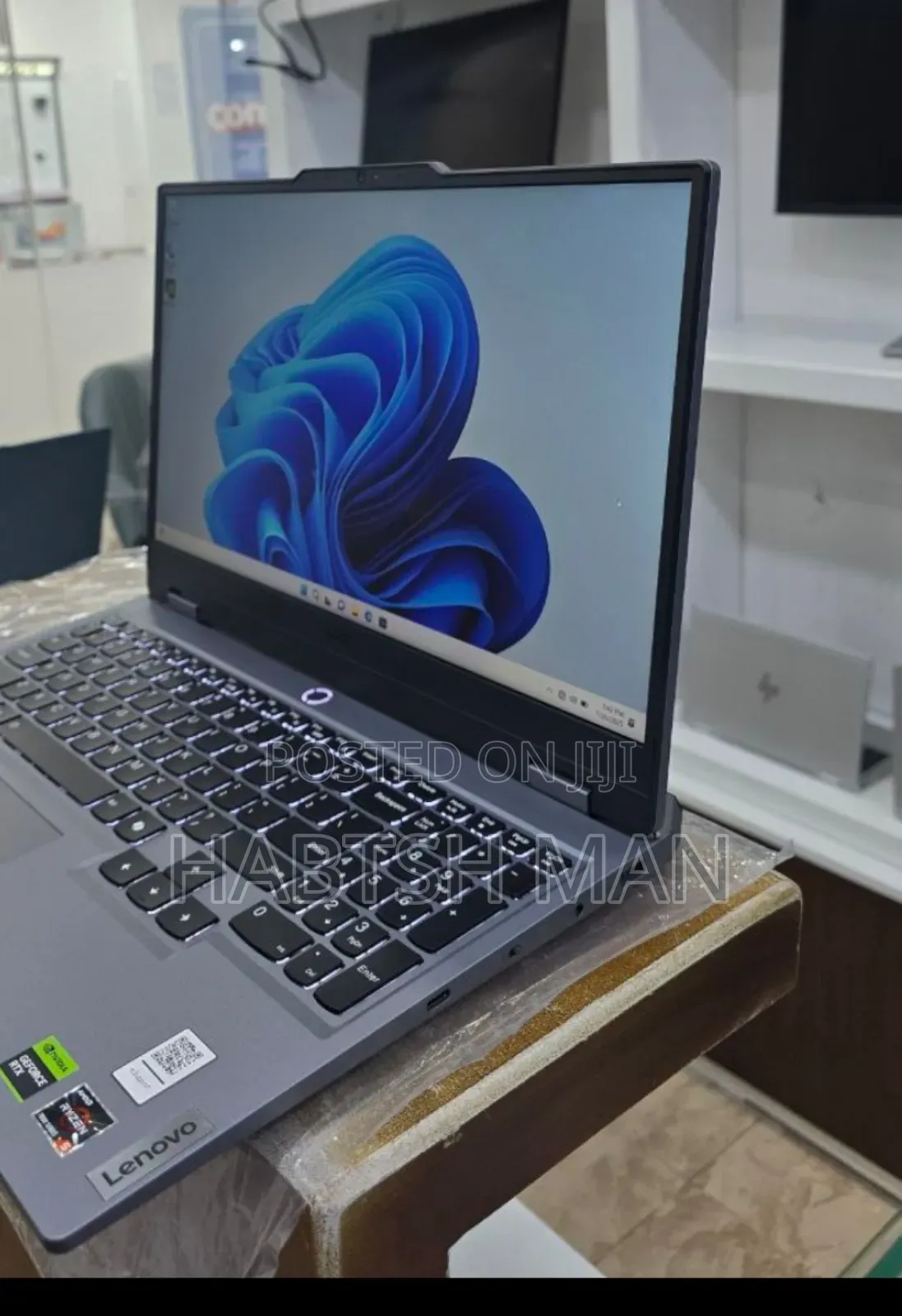 New Laptop Lenovo LOQ 15ARP9 24GB AMD Ryzen 5 SSD 512GB