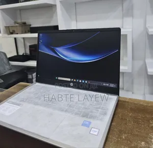 New Laptop HP 14-Dq1025cl 12GB Intel Core M3 SSD 512GB
