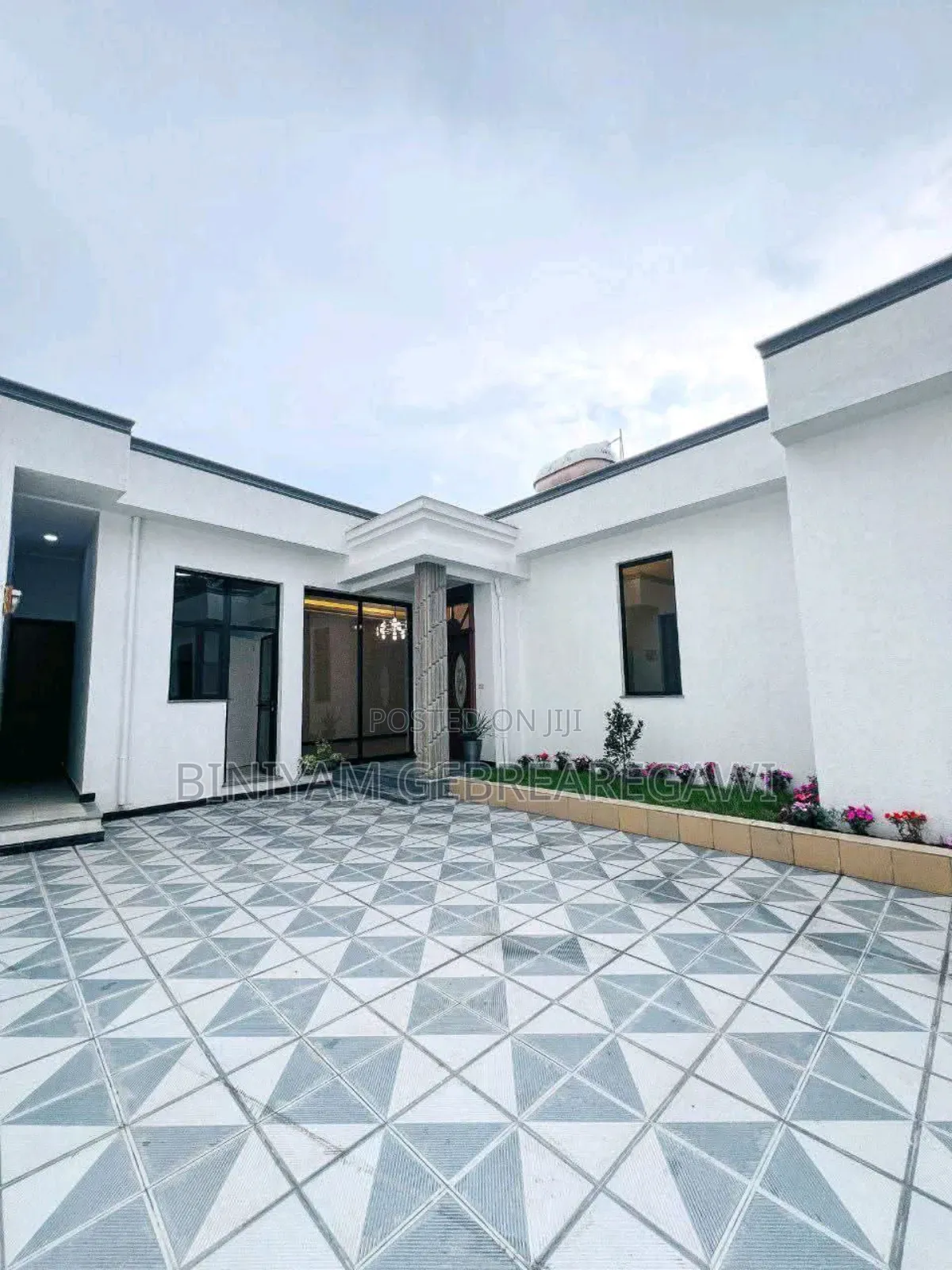 5bdrm Villa in House, Yeka for rent