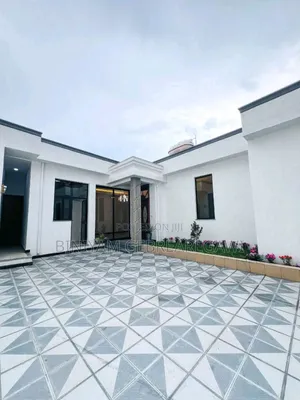 5bdrm Villa in House, Yeka for rent