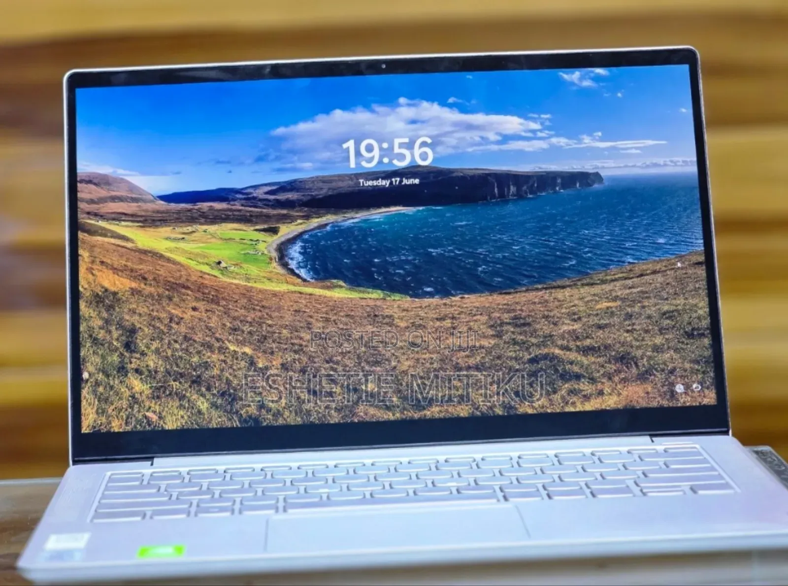 New Laptop Apple MacBook Pro 2022 M2 8GB SSD 512GB