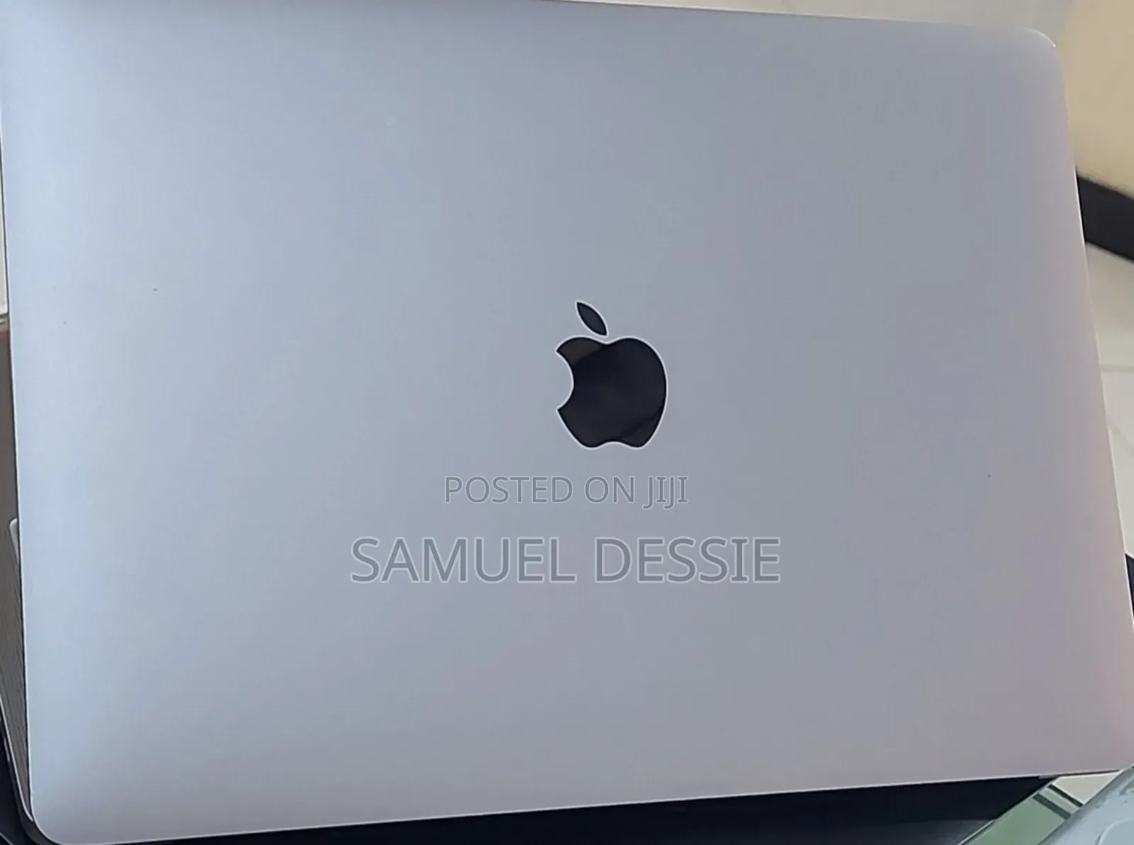 New Laptop Apple MacBook Pro 2022 M2 8GB Apple M2 SSD 256GB